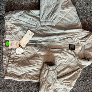 women’s Vuori Halo insulated jacket size small